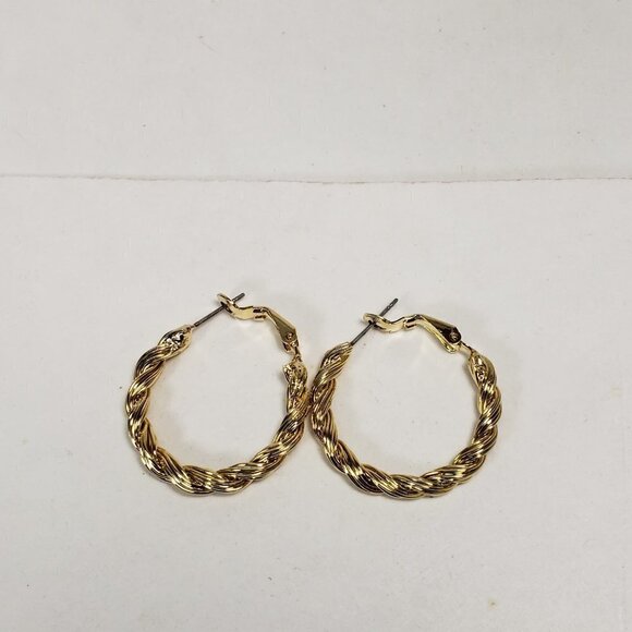 Elegant Gold Tone Twisted Wire Hoop Earrings – Chic Lightweight Fashion Jewelry - Picture 8 of 9